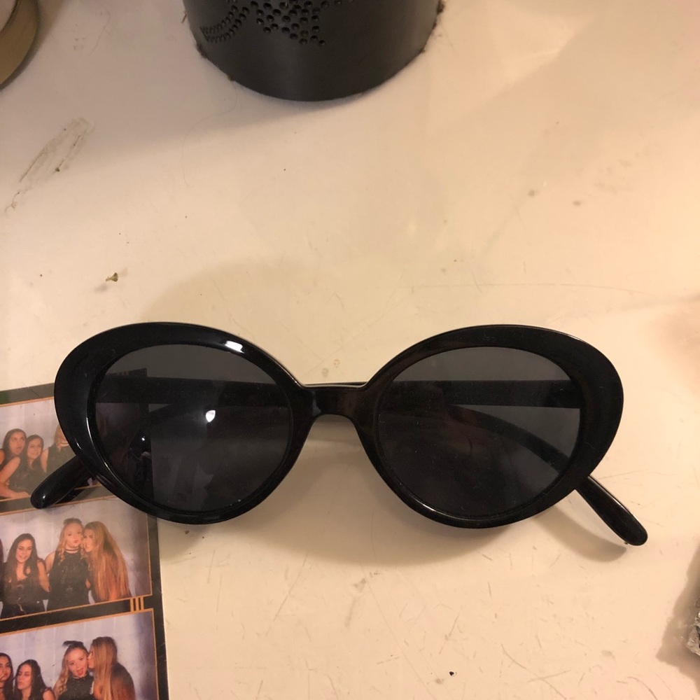Black clout glasses